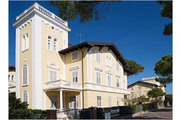 Italia Privát Grado, Esterno